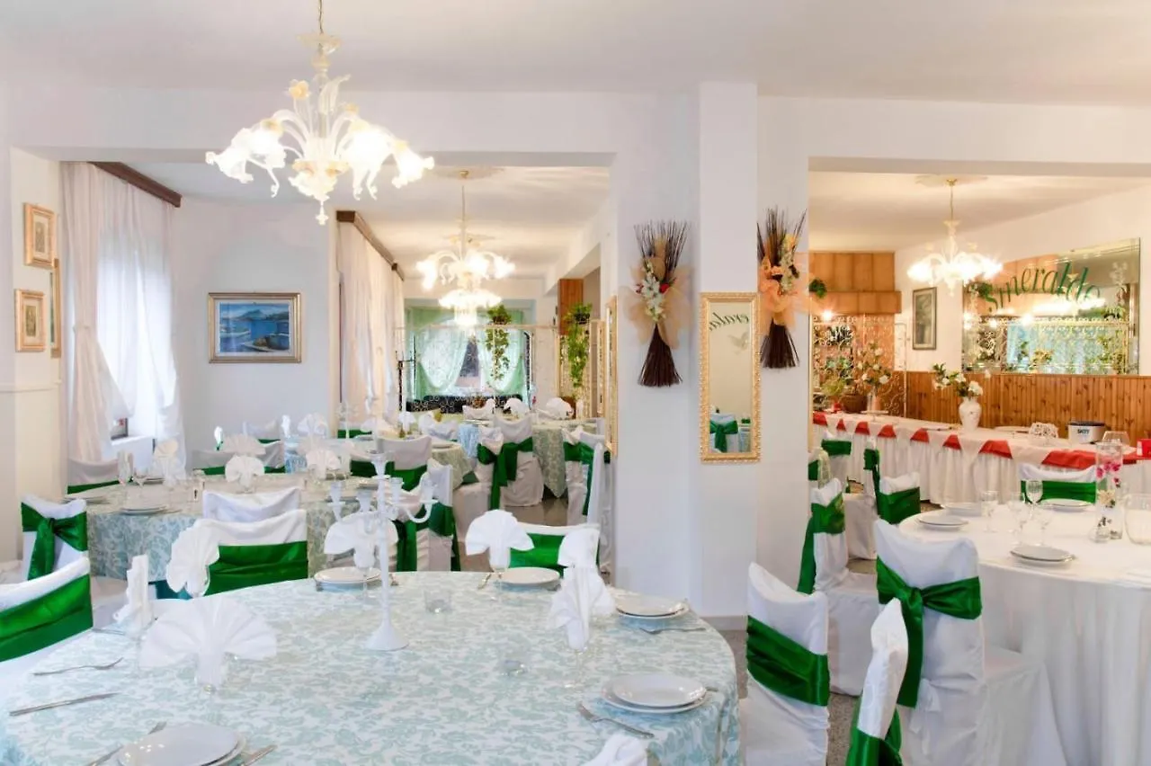 Hotel Smeraldo Affitta Camere Isola Rossa  Guest house
